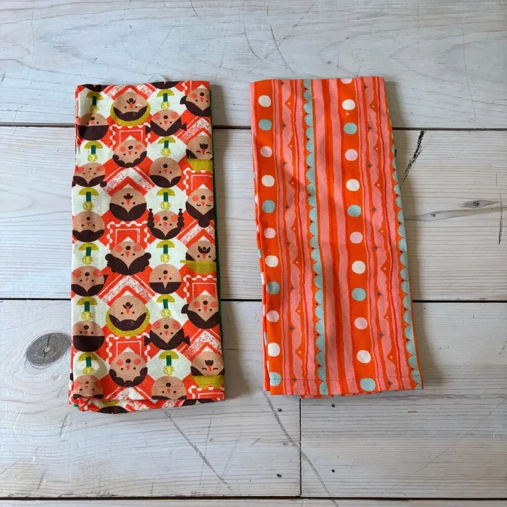 Wondershop NWT Set of 2 Christmas Kitchen Towels by Cecilia Ruiz & Lisk Feng